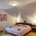 Bukor With Seasonal Pool Апартаменты Lukovica pri Domzalah