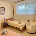 Bukor With Seasonal Pool Апартаменты Lukovica pri Domzalah