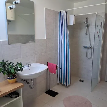 Apartment Bukor With Seasonal Pool Lukovica pri Domzalah