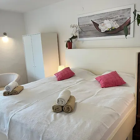 Bukor With Seasonal Pool *