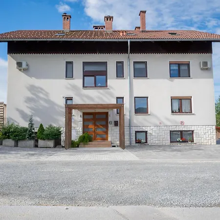 Apartment Bukor With Seasonal Pool Lukovica pri Domzalah