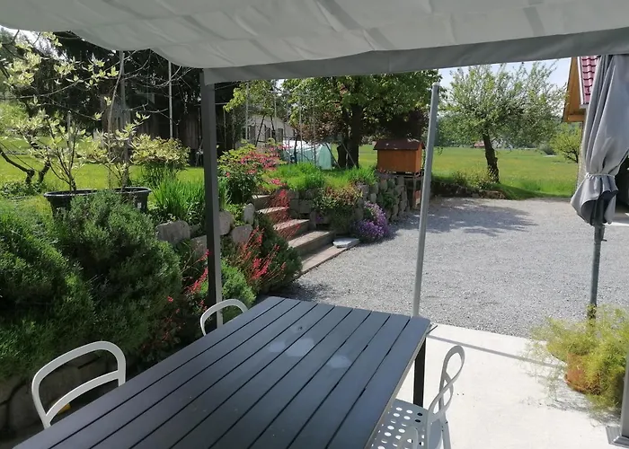 Apartman Bukor With Seasonal Pool Lukovica pri Domžalah