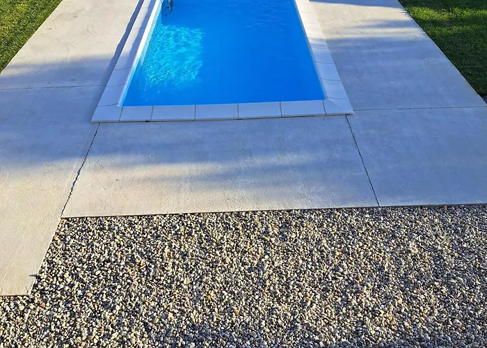 Bukor With Seasonal Pool Apartamento *