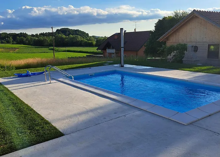 Apartman Bukor With Seasonal Pool Lukovica pri Domžalah
