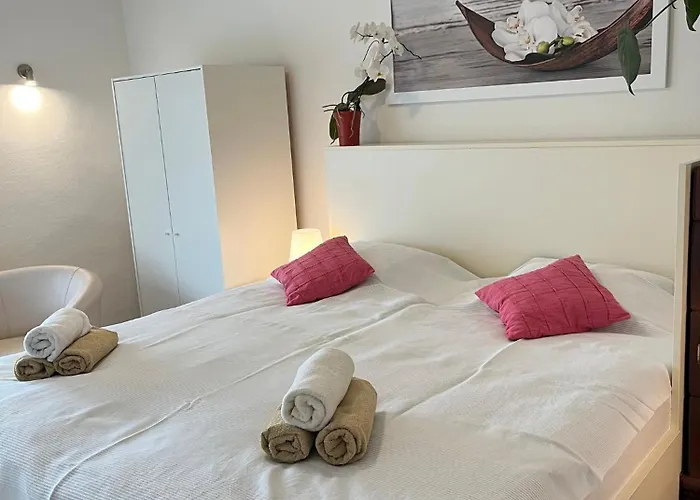 Bukor With Seasonal Pool *